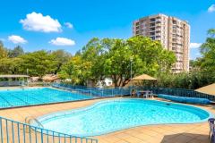 methodist-resort-swimming-pool-day